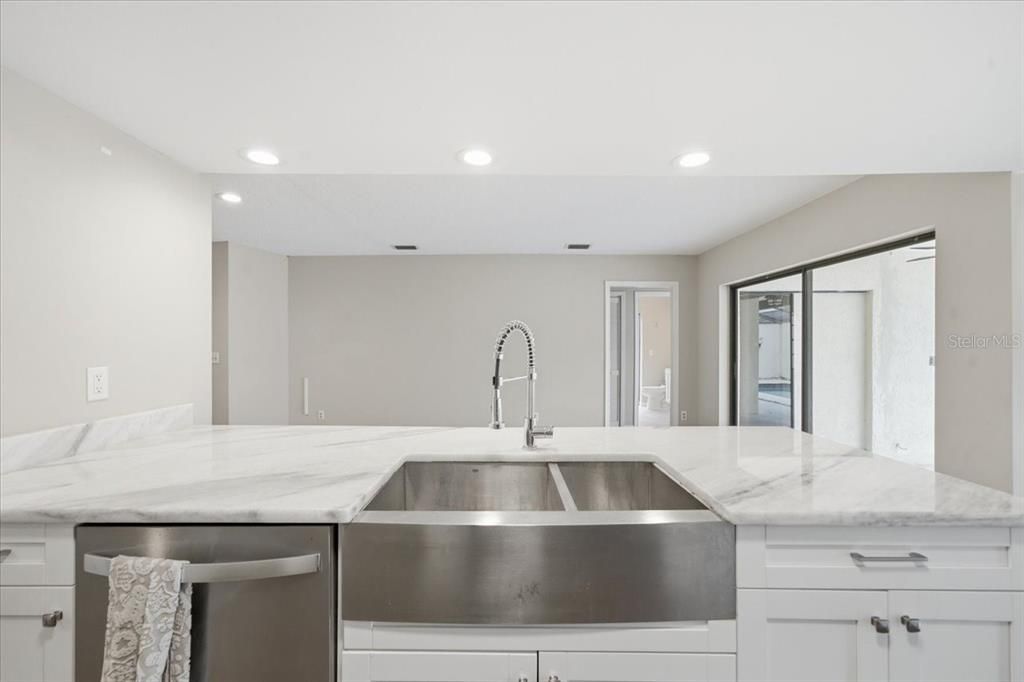For Sale: $700,000 (5 beds, 2 baths, 2742 Square Feet)
