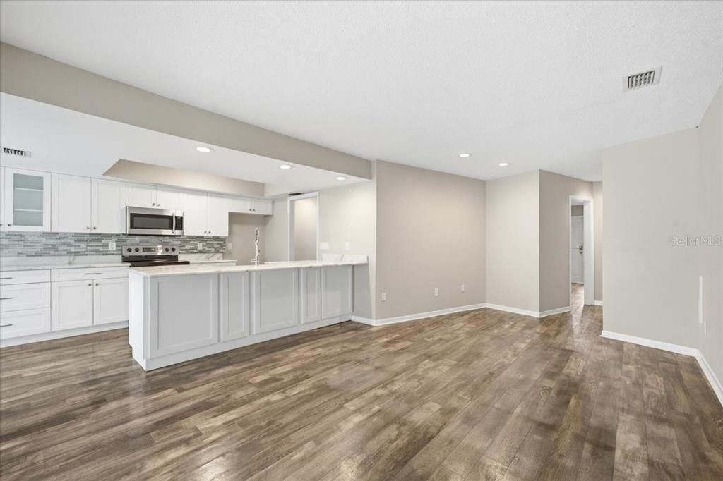 For Sale: $700,000 (5 beds, 2 baths, 2742 Square Feet)