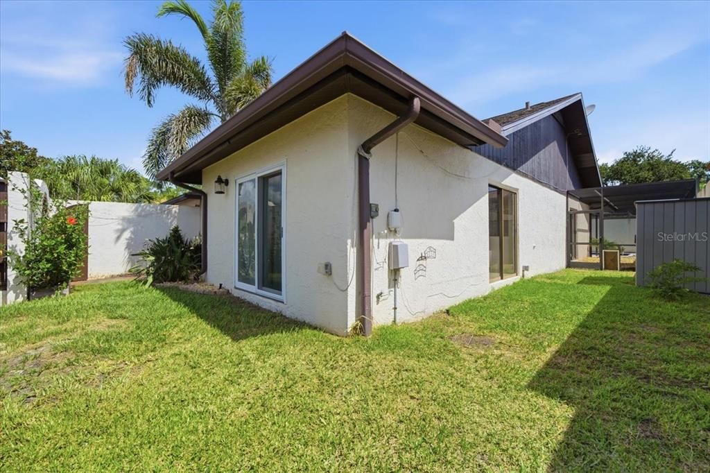 For Sale: $700,000 (5 beds, 2 baths, 2742 Square Feet)