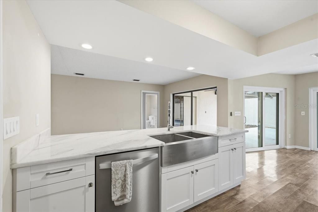 For Sale: $700,000 (5 beds, 2 baths, 2742 Square Feet)