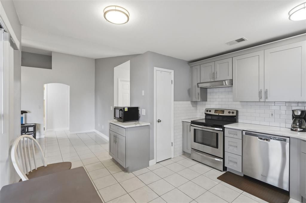 For Sale: $344,999 (3 beds, 2 baths, 1656 Square Feet)