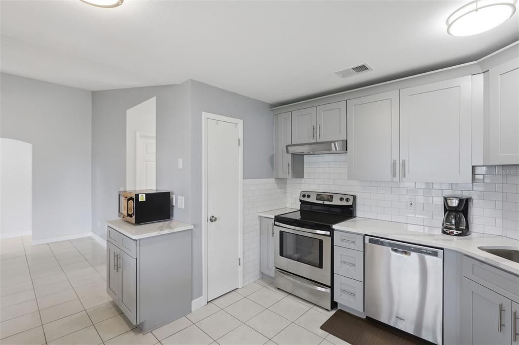 For Sale: $344,999 (3 beds, 2 baths, 1656 Square Feet)