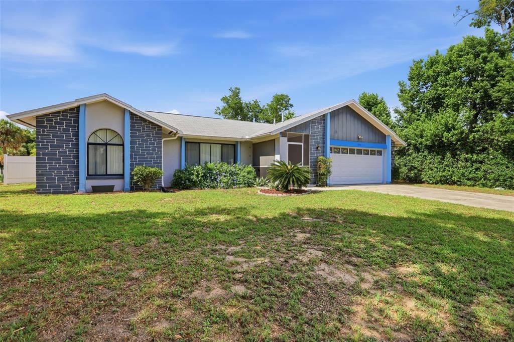 For Sale: $344,999 (3 beds, 2 baths, 1656 Square Feet)