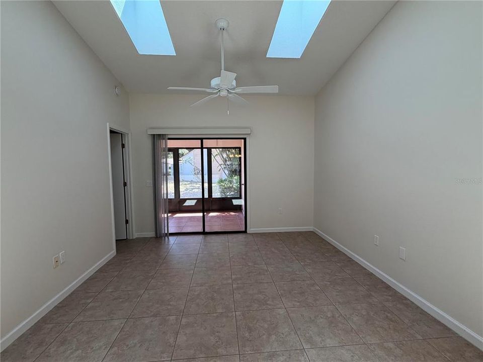 For Rent: $2,100 (2 beds, 2 baths, 946 Square Feet)