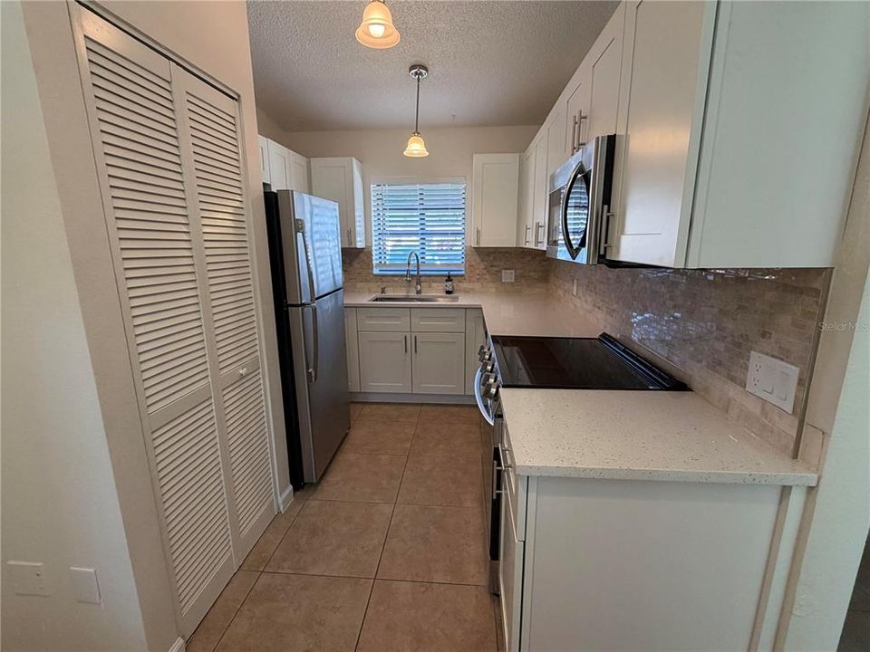 For Rent: $2,100 (2 beds, 2 baths, 946 Square Feet)