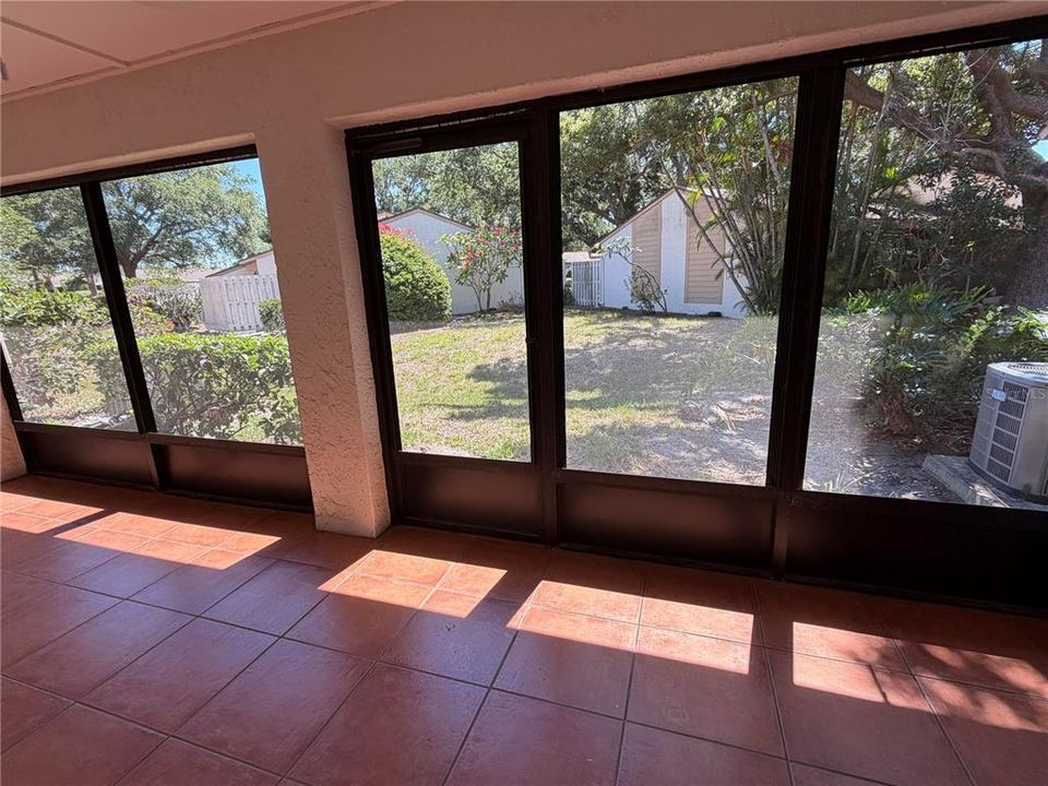 For Rent: $2,100 (2 beds, 2 baths, 946 Square Feet)
