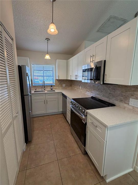 For Rent: $2,100 (2 beds, 2 baths, 946 Square Feet)