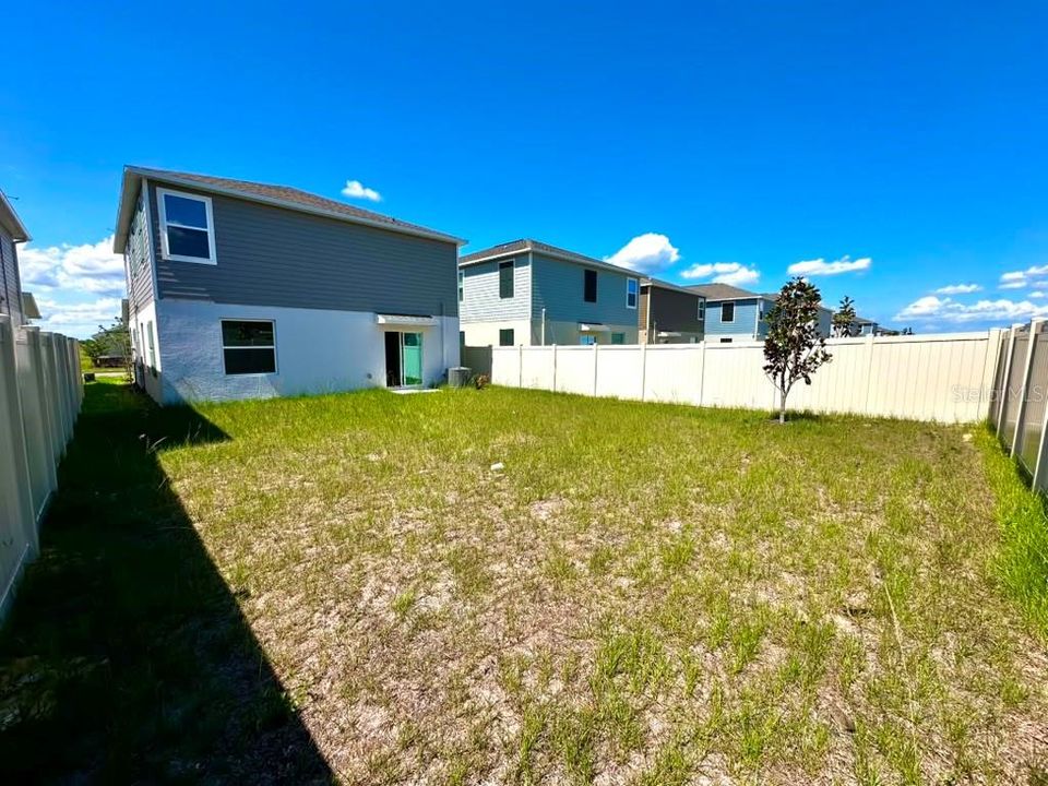 For Rent: $2,130 (4 beds, 2 baths, 1874 Square Feet)