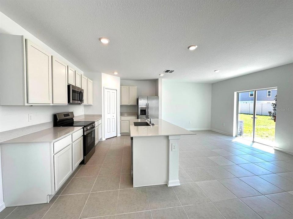 For Rent: $2,130 (4 beds, 2 baths, 1874 Square Feet)
