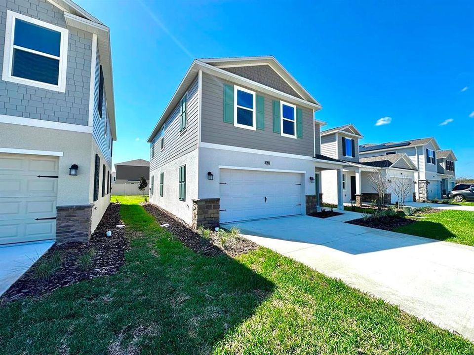 For Rent: $2,130 (4 beds, 2 baths, 1874 Square Feet)