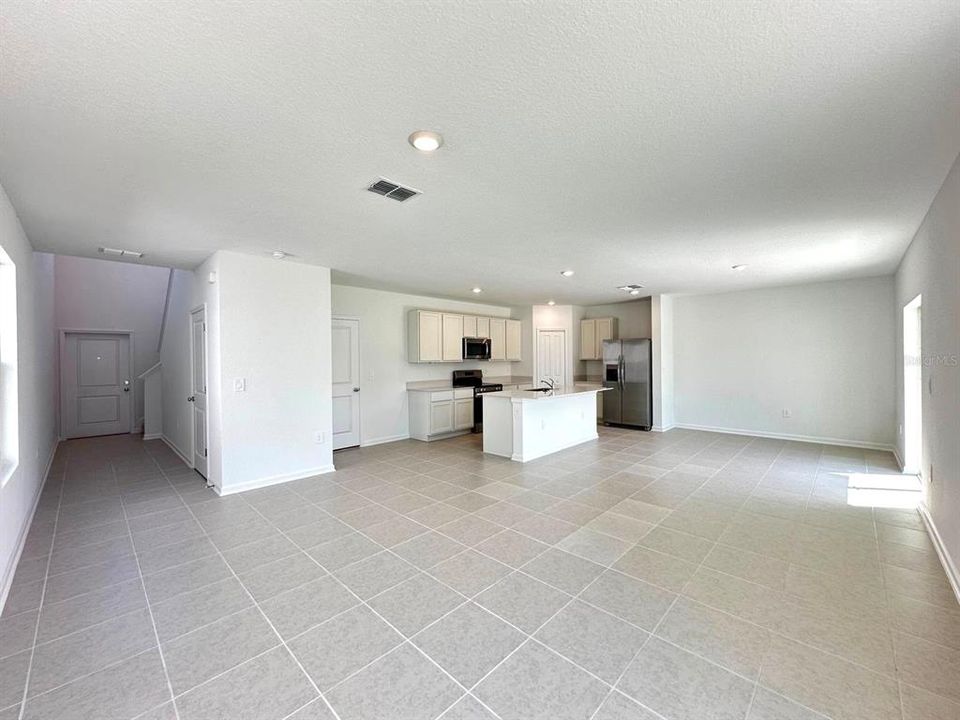 For Rent: $2,130 (4 beds, 2 baths, 1874 Square Feet)