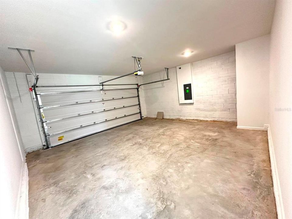 For Rent: $2,130 (4 beds, 2 baths, 1874 Square Feet)