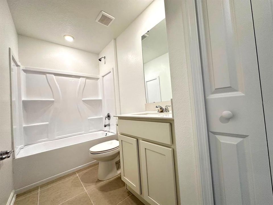 For Rent: $2,130 (4 beds, 2 baths, 1874 Square Feet)