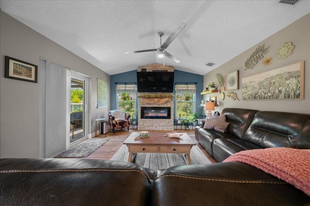 For Sale: $339,000 (3 beds, 2 baths, 1792 Square Feet)