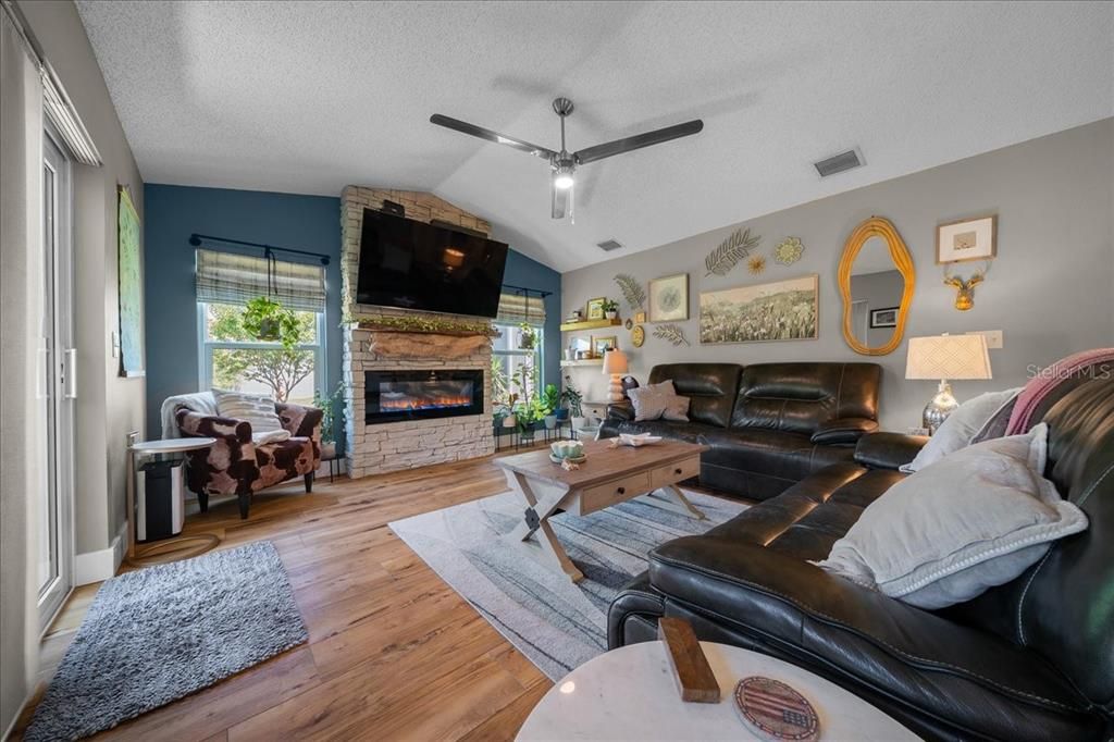 For Sale: $339,000 (3 beds, 2 baths, 1792 Square Feet)