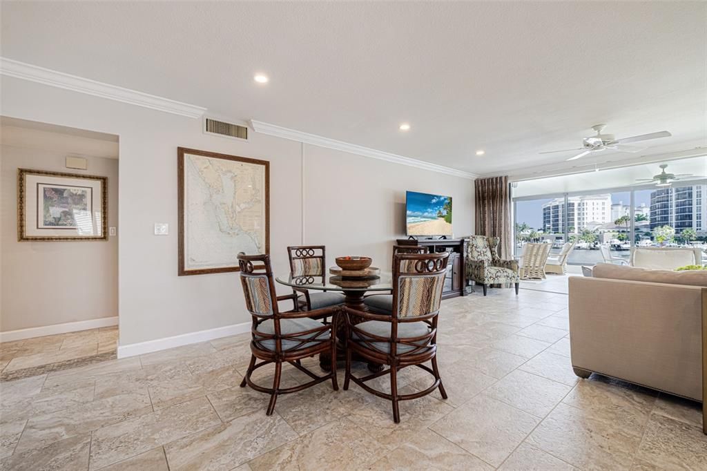 En Venta: $421,000 (2 camas, 2 baños, 2070 Pies cuadrados)
