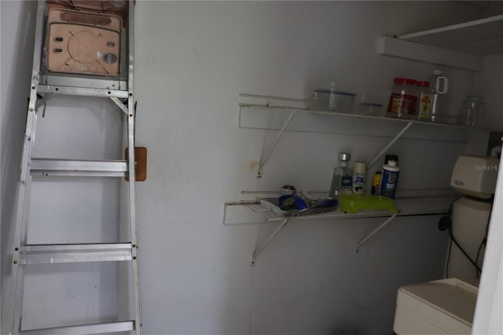 For Sale: $330,000 (3 beds, 2 baths, 1164 Square Feet)
