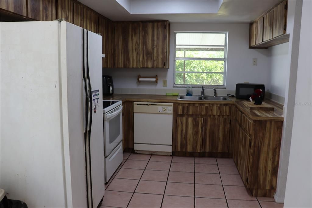 For Sale: $330,000 (3 beds, 2 baths, 1164 Square Feet)