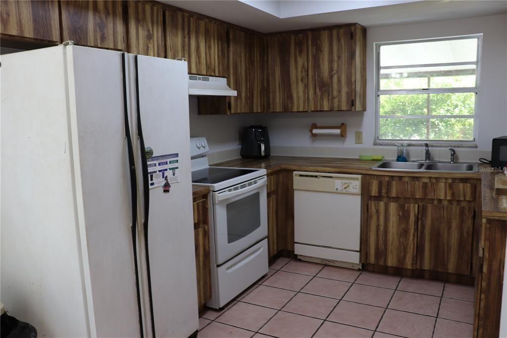 For Sale: $330,000 (3 beds, 2 baths, 1164 Square Feet)