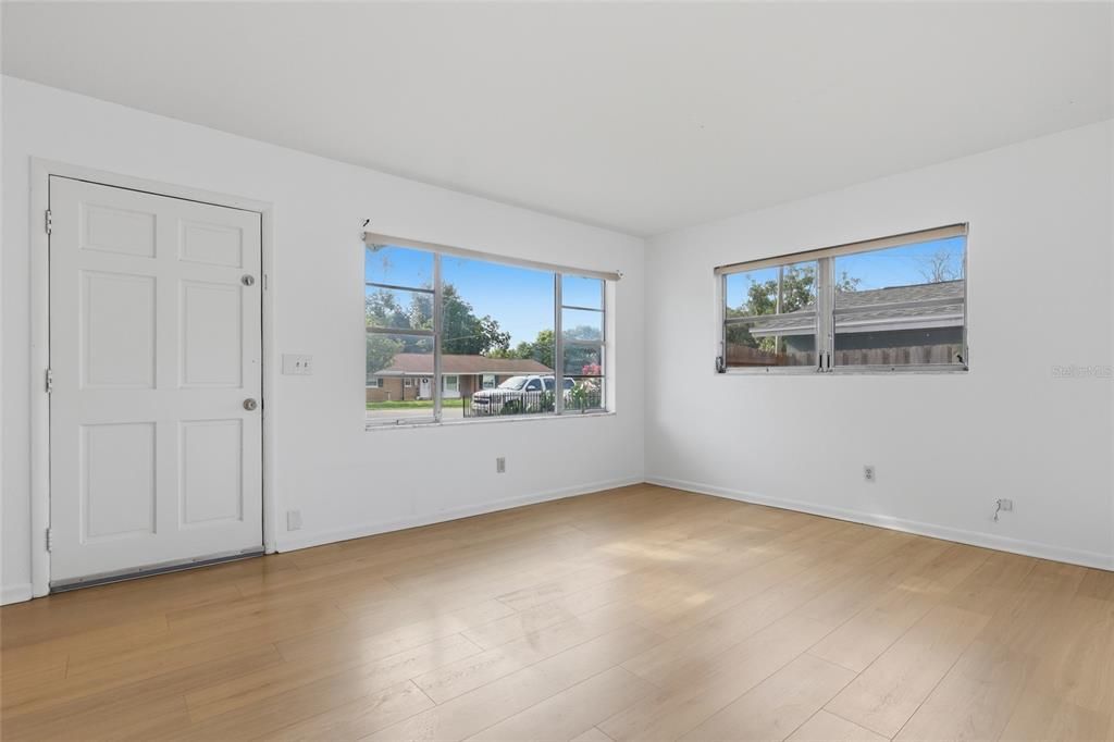 For Sale: $339,000 (4 beds, 2 baths, 1490 Square Feet)