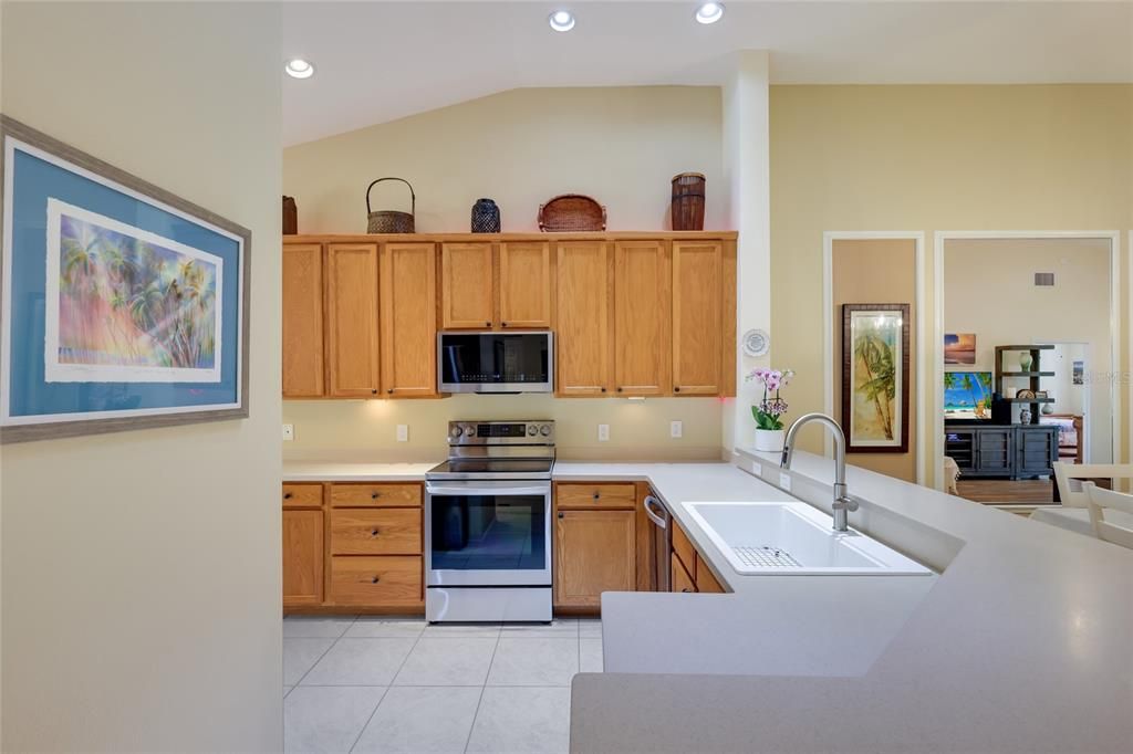 For Sale: $284,900 (2 beds, 2 baths, 1431 Square Feet)