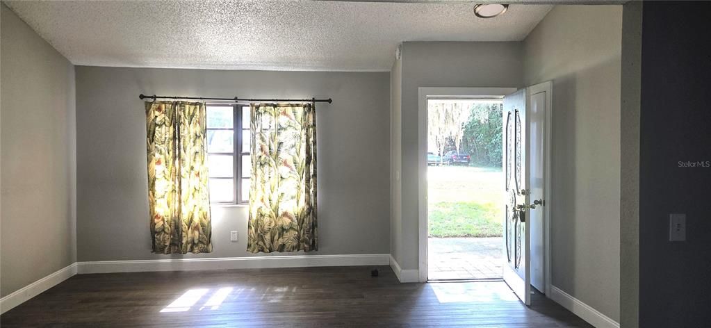 For Sale: $325,000 (3 beds, 2 baths, 1860 Square Feet)
