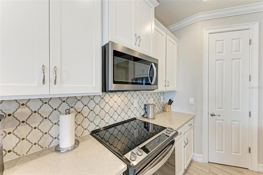 For Rent: $3,295 (3 beds, 2 baths, 2002 Square Feet)