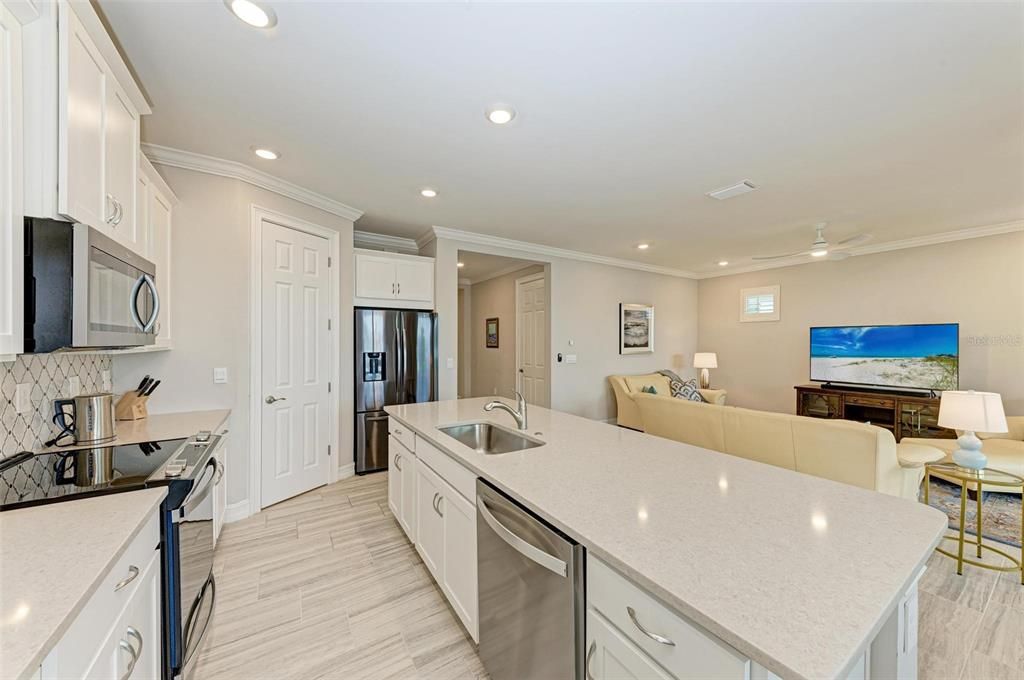 For Rent: $3,295 (3 beds, 2 baths, 2002 Square Feet)