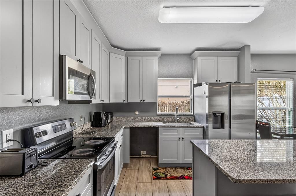 En Venta: $389,995 (4 camas, 2 baños, 1976 Pies cuadrados)