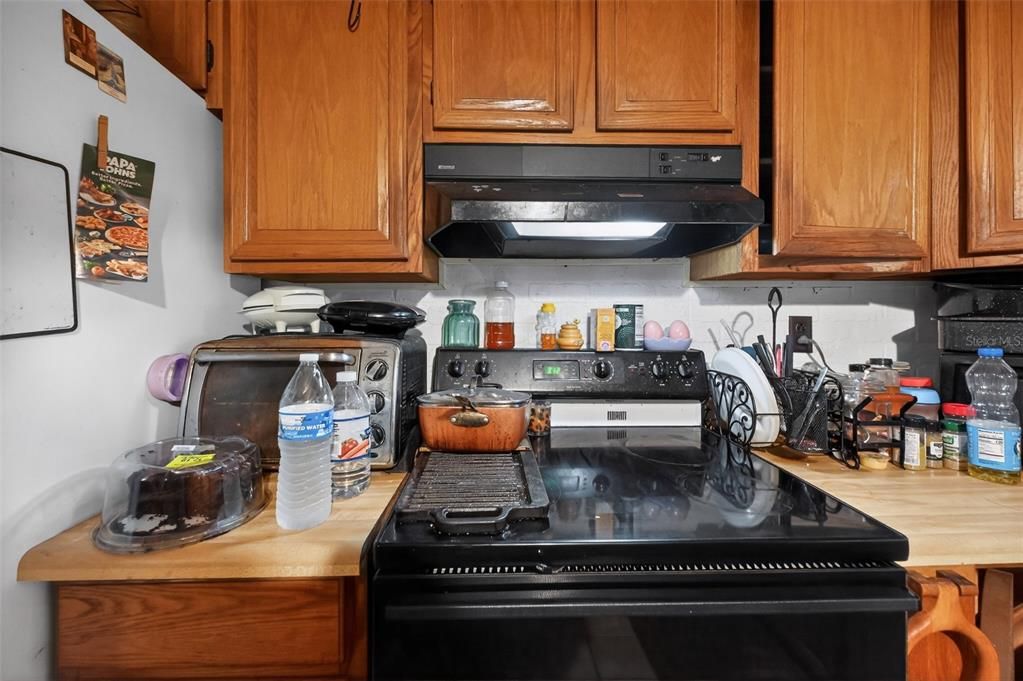 На продажу: $99,900 (2 спален, 1 ванн, 792 Квадратных фут)