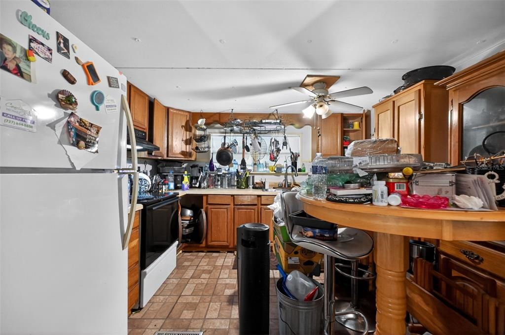 На продажу: $99,900 (2 спален, 1 ванн, 792 Квадратных фут)