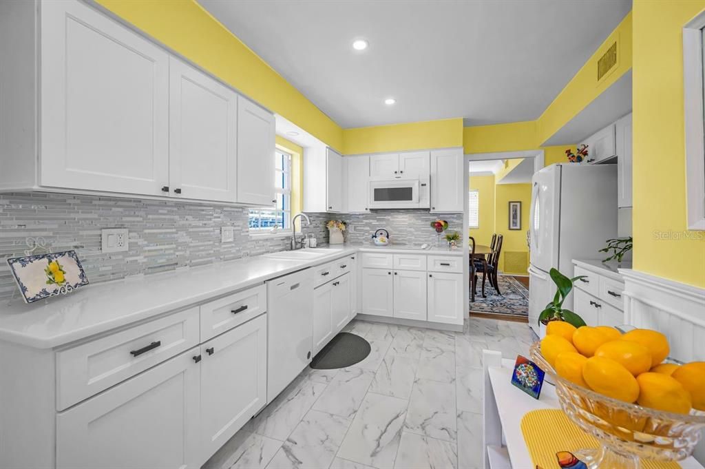 En Venta: $1,200,000 (3 camas, 2 baños, 2048 Pies cuadrados)