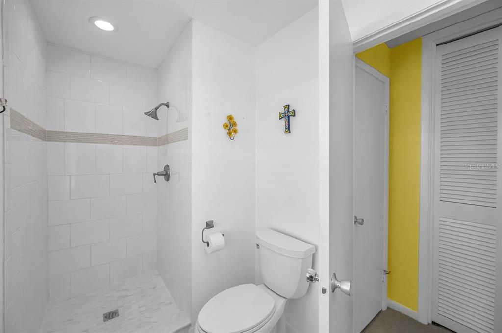 En Venta: $1,200,000 (3 camas, 2 baños, 2048 Pies cuadrados)