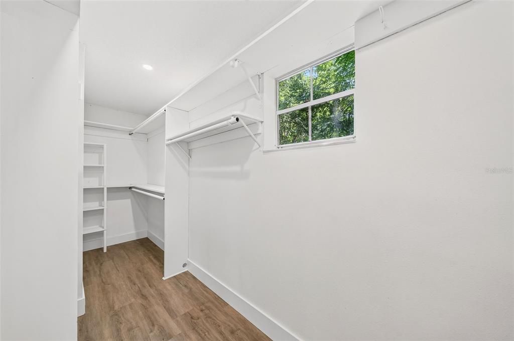 For Sale: $329,000 (2 beds, 2 baths, 1607 Square Feet)