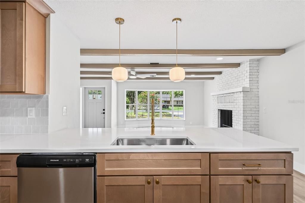 For Sale: $329,000 (2 beds, 2 baths, 1607 Square Feet)