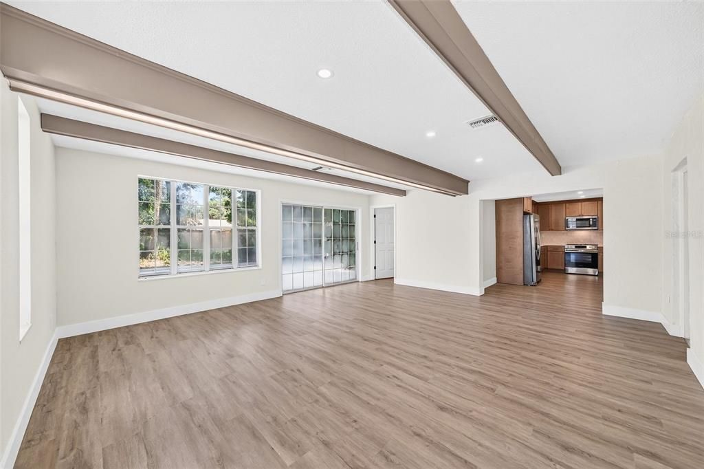 For Sale: $329,000 (2 beds, 2 baths, 1607 Square Feet)