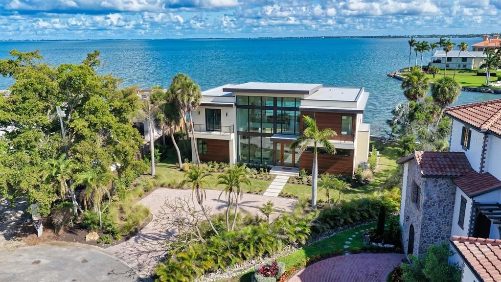For Sale: $3,900,000 (0.44 acres)