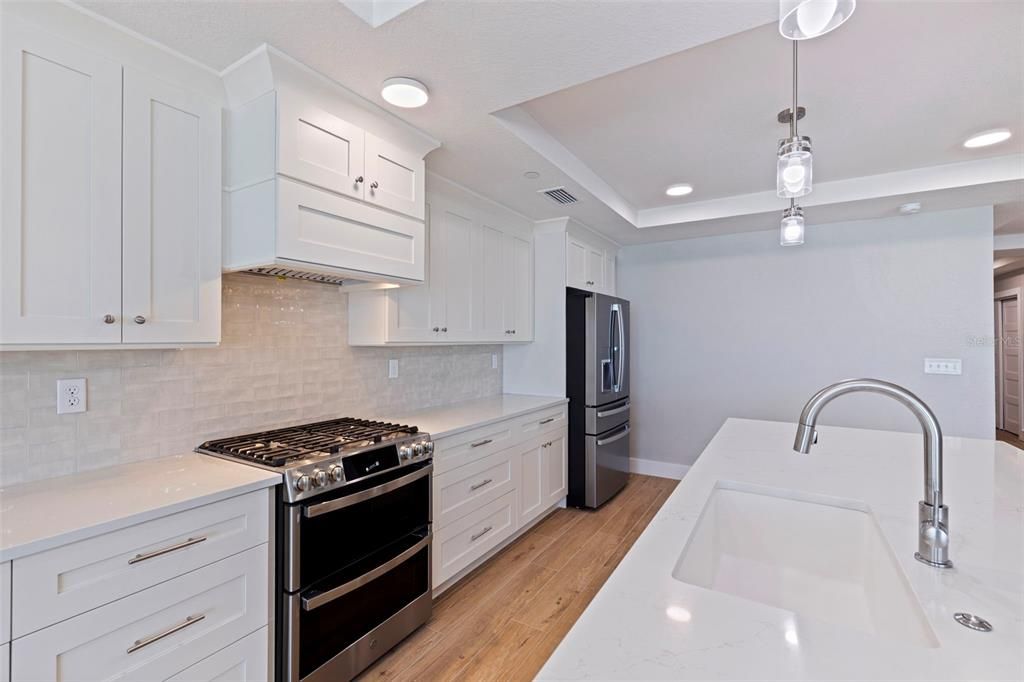 For Sale: $2,725,000 (2 beds, 3 baths, 1791 Square Feet)