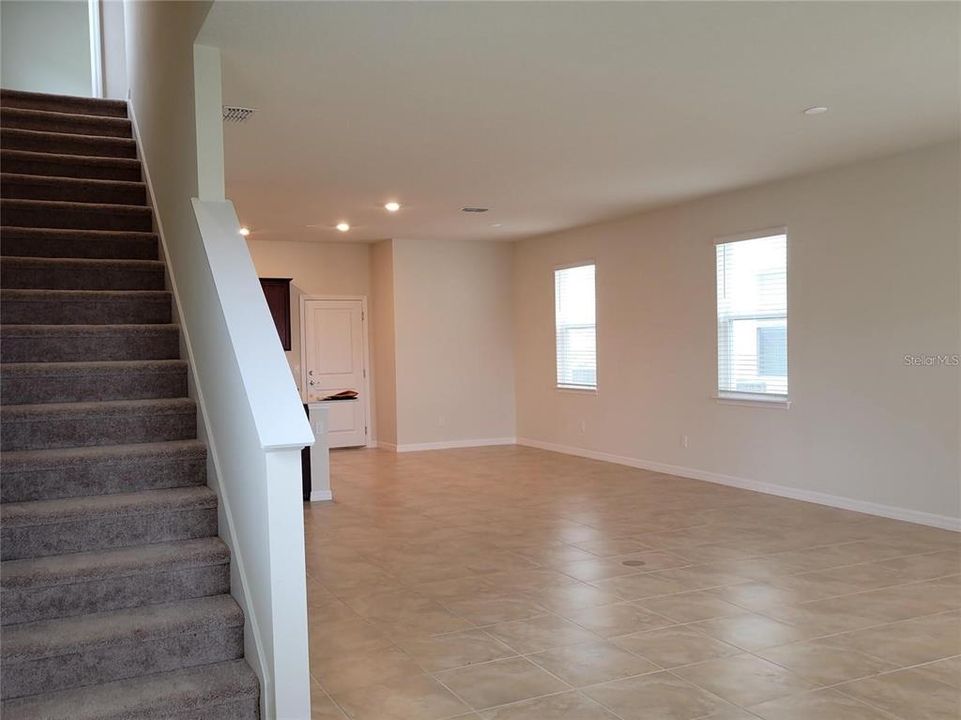 For Rent: $2,400 (3 beds, 3 baths, 1748 Square Feet)
