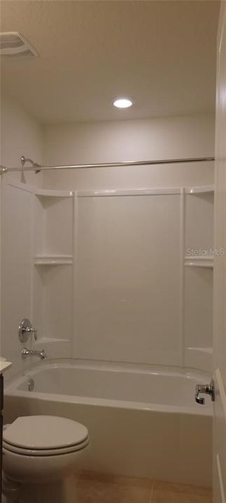 For Rent: $2,400 (3 beds, 3 baths, 1748 Square Feet)