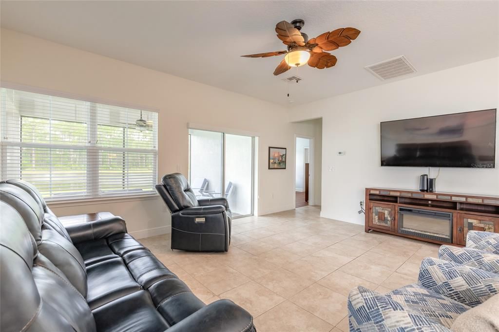 For Sale: $409,888 (4 beds, 2 baths, 1896 Square Feet)