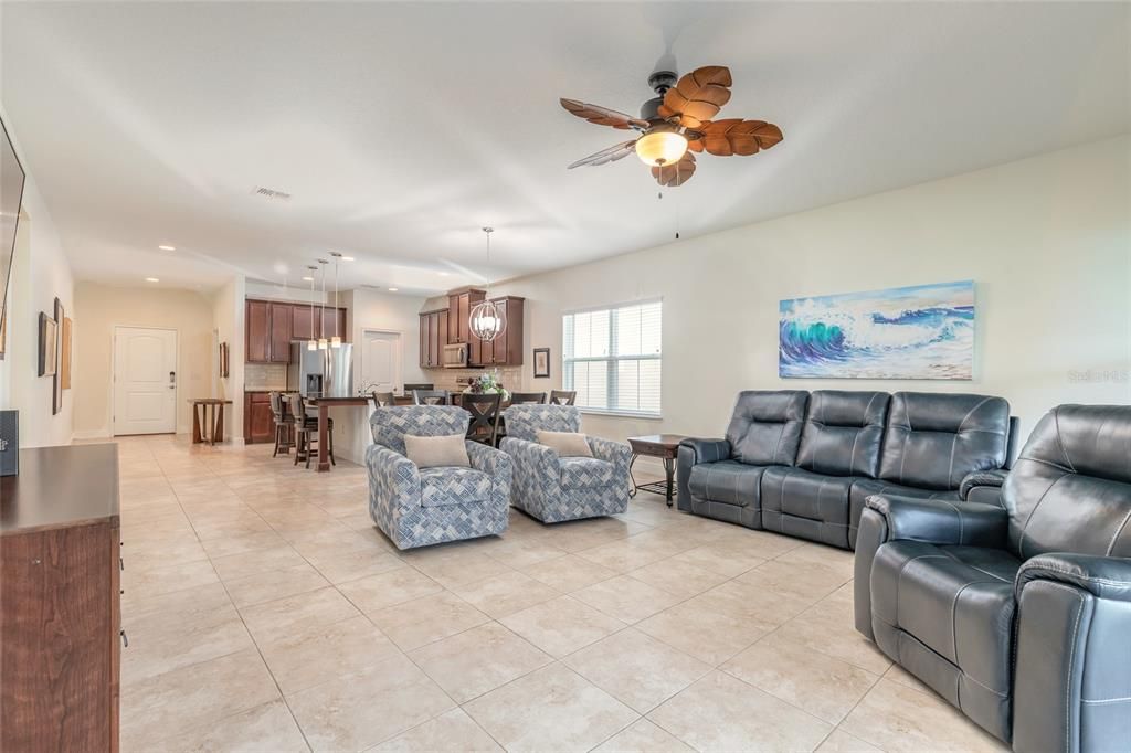 For Sale: $409,888 (4 beds, 2 baths, 1896 Square Feet)