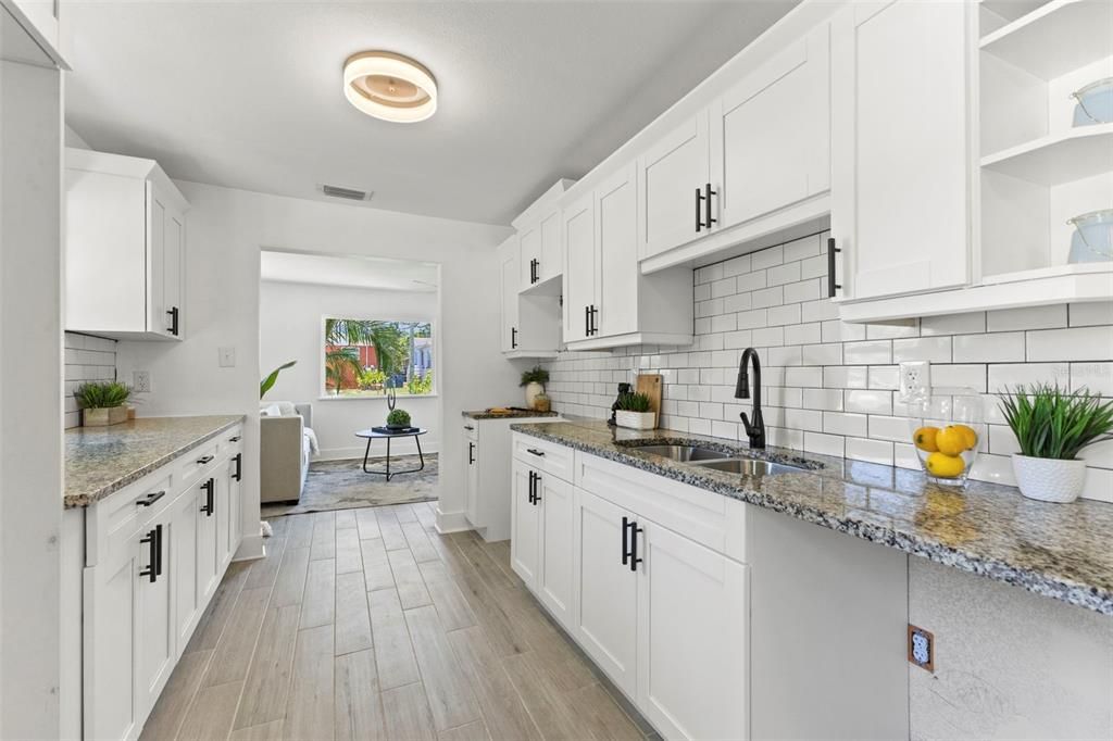 На продажу: $379,000 (3 спален, 2 ванн, 1324 Квадратных фут)
