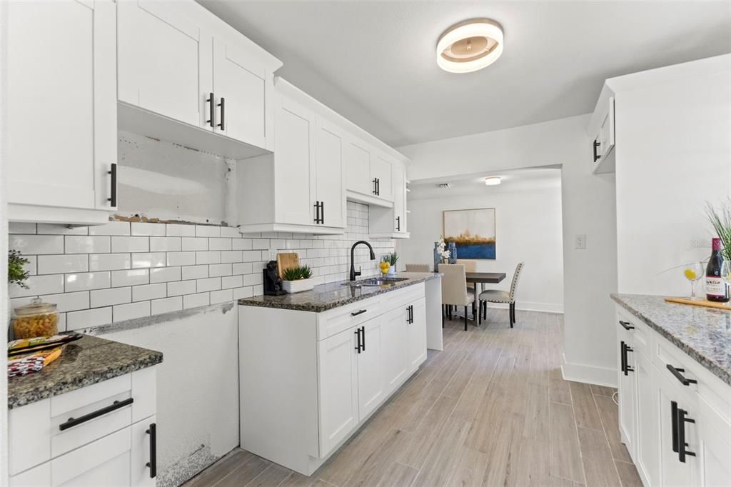 На продажу: $379,000 (3 спален, 2 ванн, 1324 Квадратных фут)