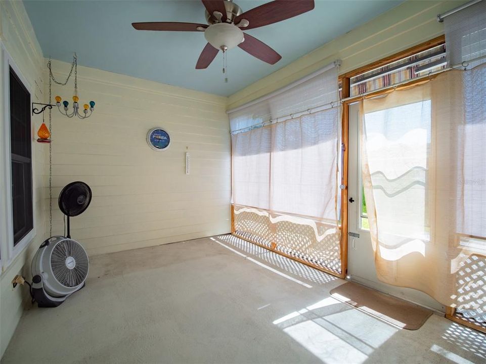 For Sale: $356,500 (4 beds, 2 baths, 1962 Square Feet)