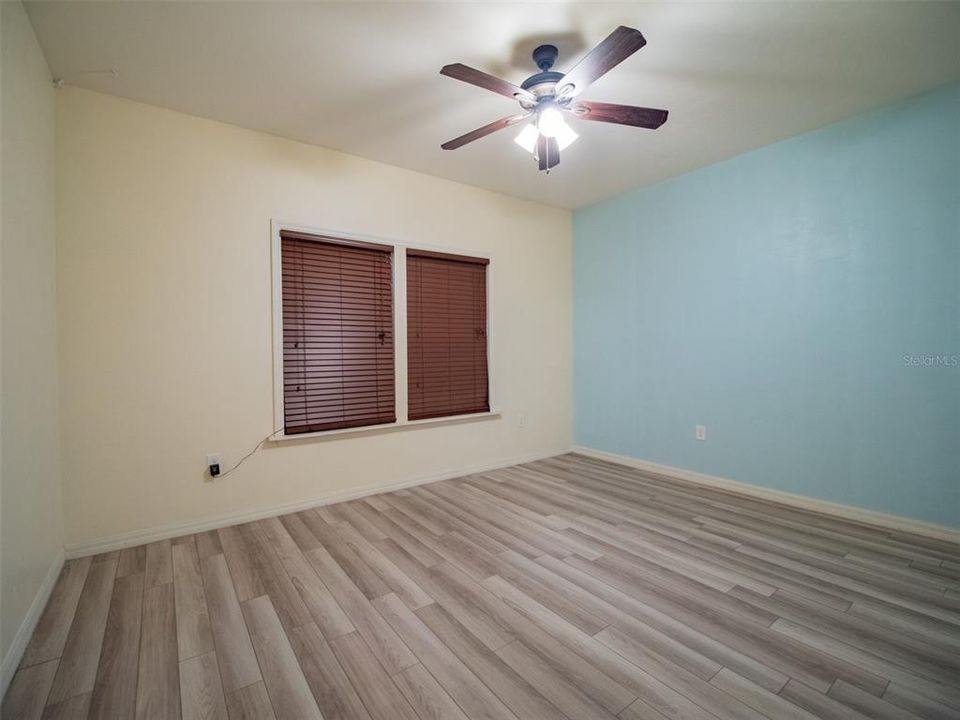 For Sale: $356,500 (4 beds, 2 baths, 1962 Square Feet)