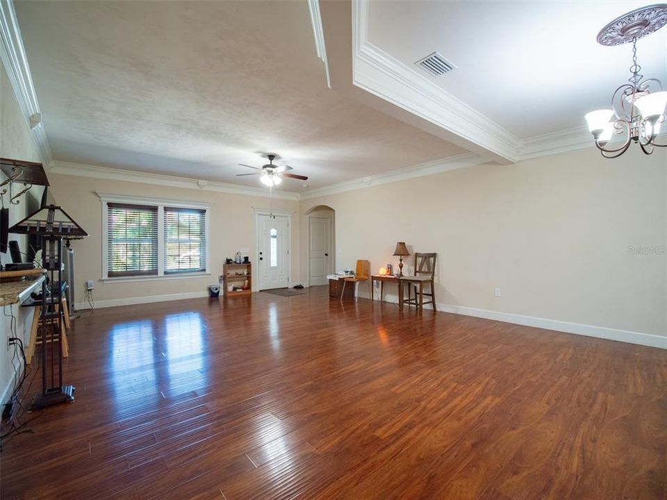 For Sale: $356,500 (4 beds, 2 baths, 1962 Square Feet)