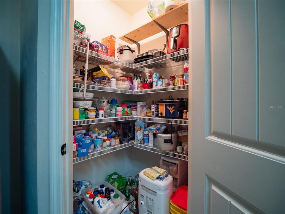 For Sale: $356,500 (4 beds, 2 baths, 1962 Square Feet)