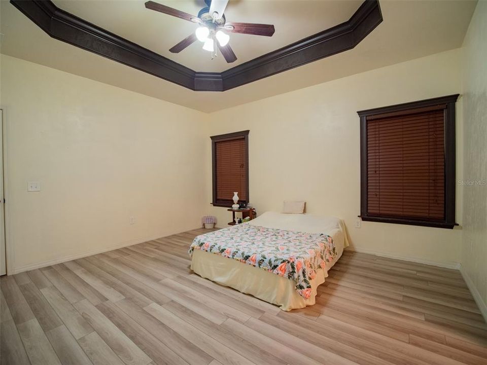 For Sale: $356,500 (4 beds, 2 baths, 1962 Square Feet)