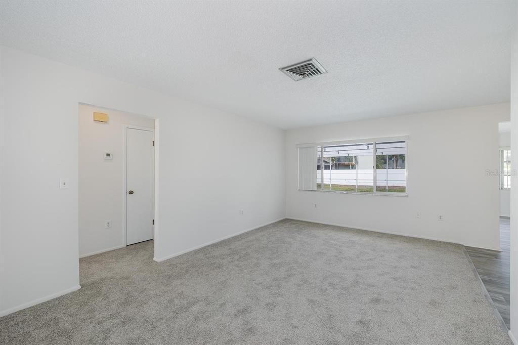 For Sale: $249,900 (2 beds, 2 baths, 1026 Square Feet)